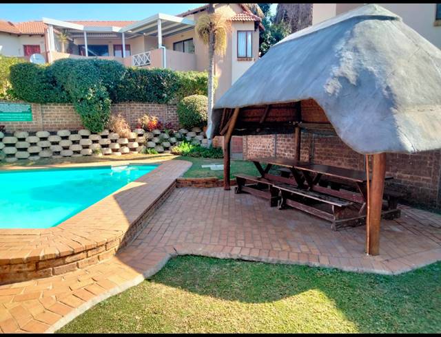 2 BEDROOM FLAT FOR SALE IN NORTHWOLD